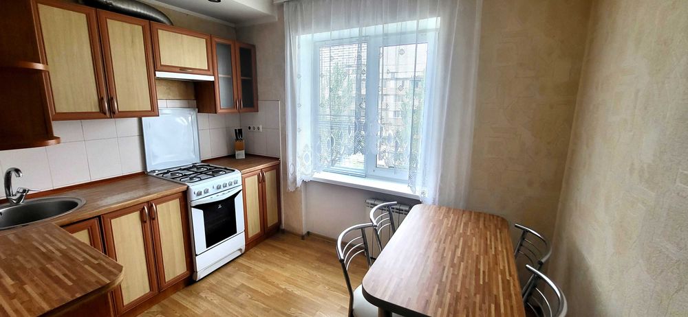 Продаж 3-х к.кв. вул. Новгородська, буд. 5, поруч 5-та дитяча лікарня.