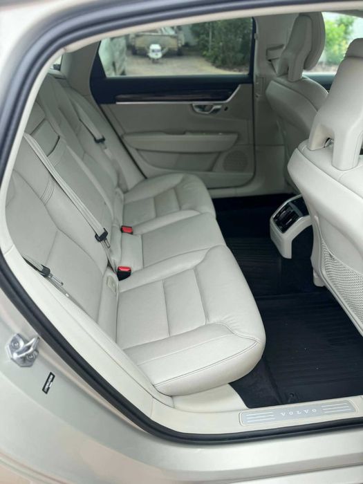 VOLVO S90 T5 Momentum