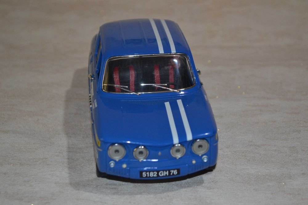 машинка колекційна solido renault 1/18