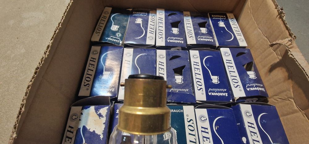 20 żarówek B22 230v 75w (2x 60w)