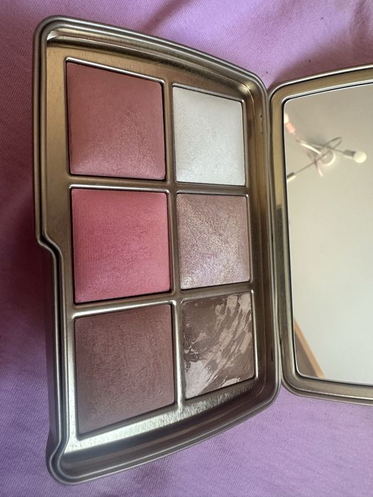 Paleta  do twarzy Hourglass ambient holiday Wish