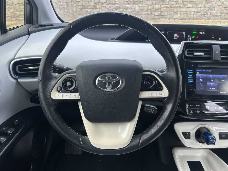 Toyota Prius      2016