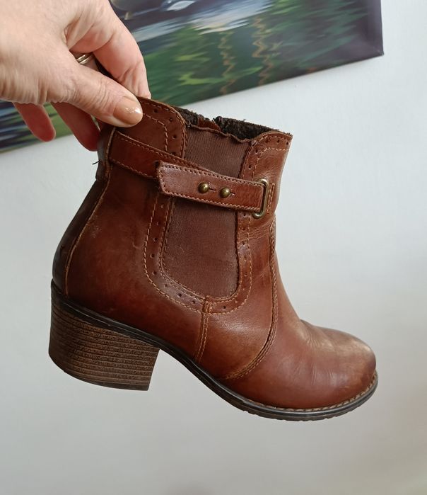 Skórzane botki marki Lasocki rozmiar 38