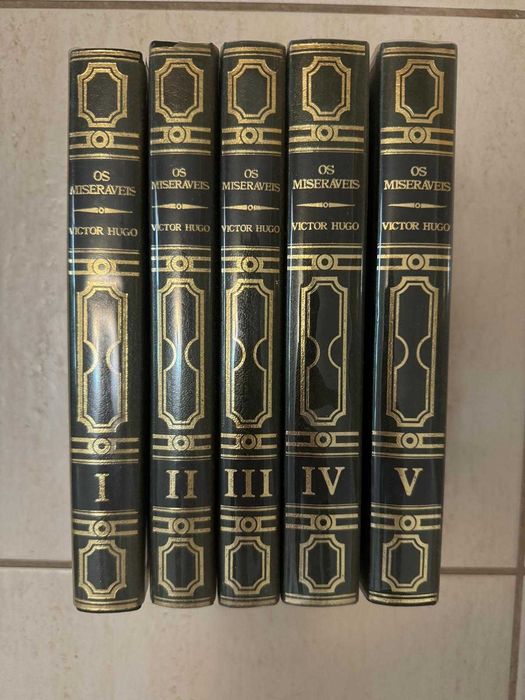 Os Miseráveis de Vítor Hugo (5 volumes)
