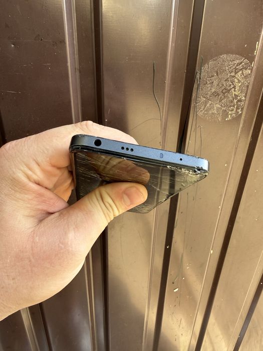 На деталі Xiaomi Redmi Note 14 4G 24117rn76e