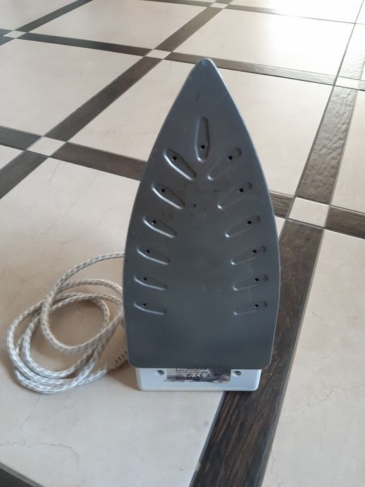 Электрический утюг, с паровым ударом