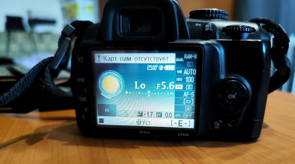 Nikon D3000 Kit 18-55