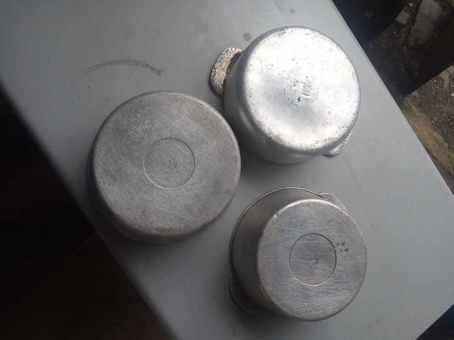 Três frigideiras para gambas á lá guilho ou bitoque