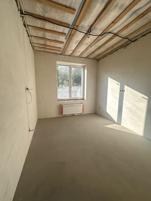 Продам будинок -американку . Газ , гараж , 8 соток двлянка
