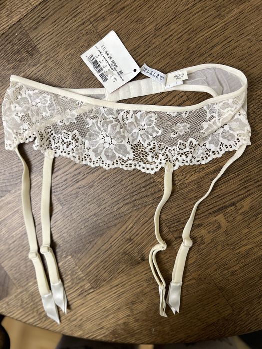 Білизна. Пояс для панчіх. Гартер