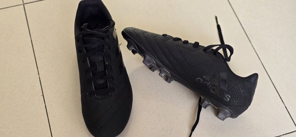 Chuteiras Adidas Pretas Novas – Tamanho 36