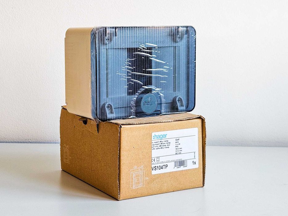 1x Caixa de distribuição Golf Sup. 1 fila 4M – HAGER VS104TP – NOVA