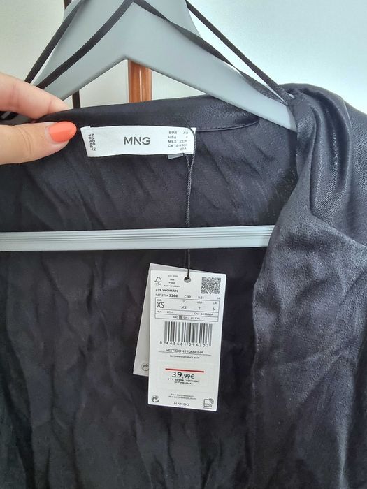 Vestido preto Mango com botões brilhantes 100% viscose, XS - novo