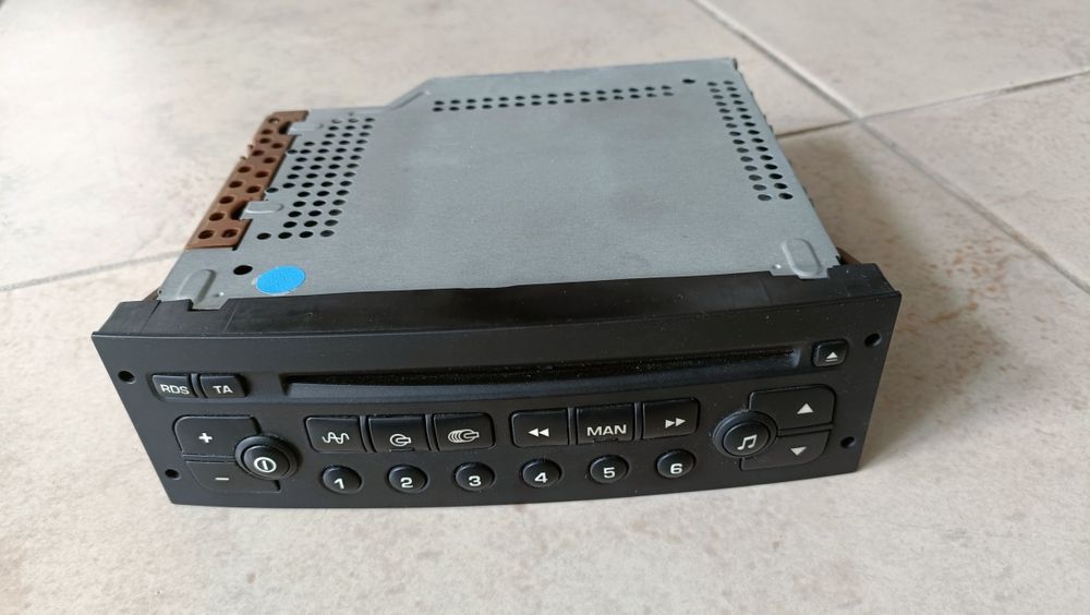 Radio original de peugeot 206 HDI de 2001