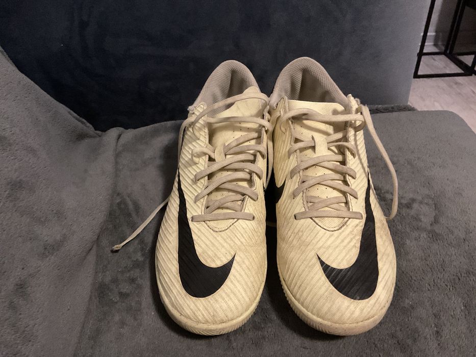 Buty piłkarskie Nike mercurial rozmiar 40 białe
