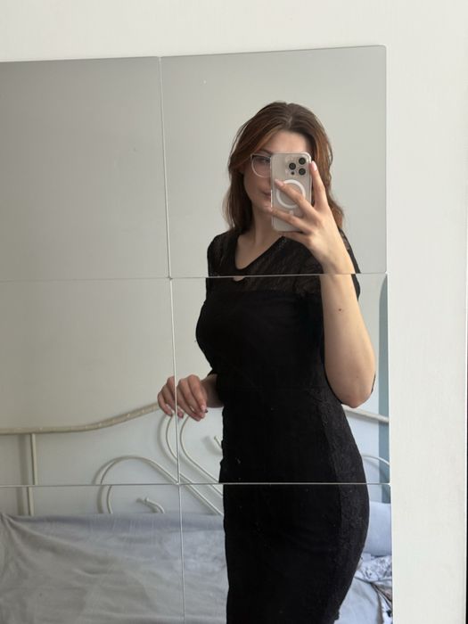 Sukienka z koronką mini czarna