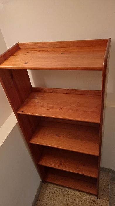 Estante em madeira maciça