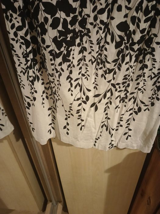 Elegancka prosta sukienka.