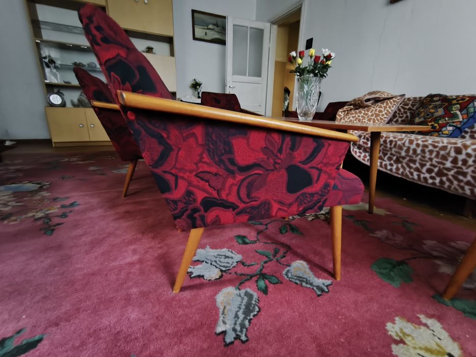 Zestaw wypoczynkowy (kanapa i 4 fotele) z czasów PRL.