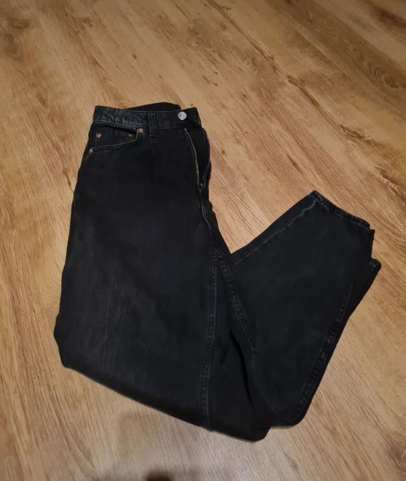 czarne jeansy z lekkim efektem sprania wysoki stan boyfriend roz 36