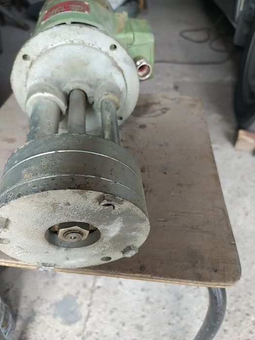 Продам насос центробежный для токарных станков.