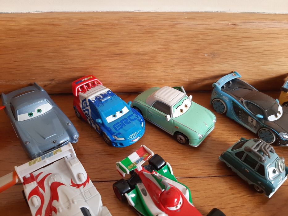 Diversas figuras coleção "Carros e Aviões"