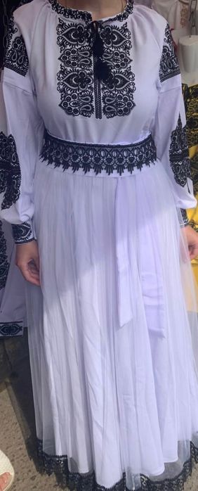 Вишите плаття довге, тканина габардин . Стан новий . Одягалося 1 раз
