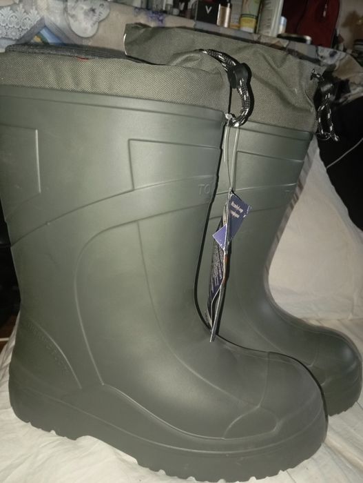 Продам термо сапоги зимние.Рыбалка, охота.Новые ,46рзм ,идут от 43-44.