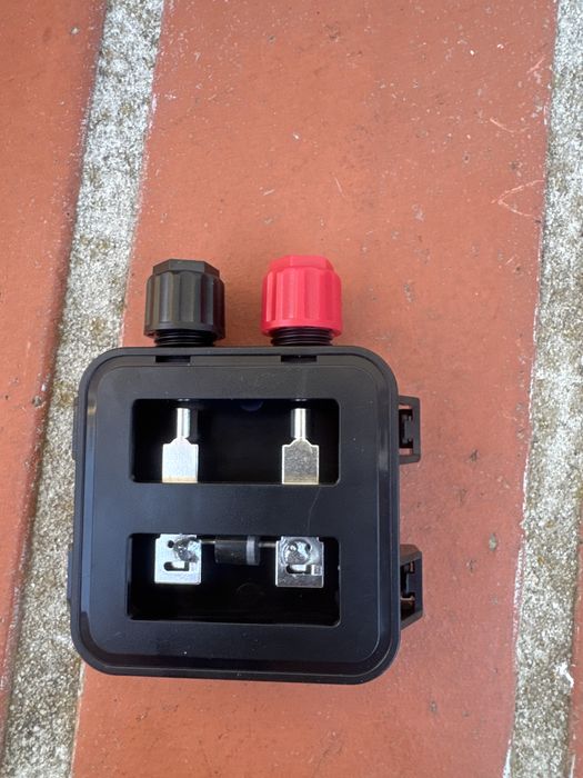 Caixa de junção para ligação de painel solar