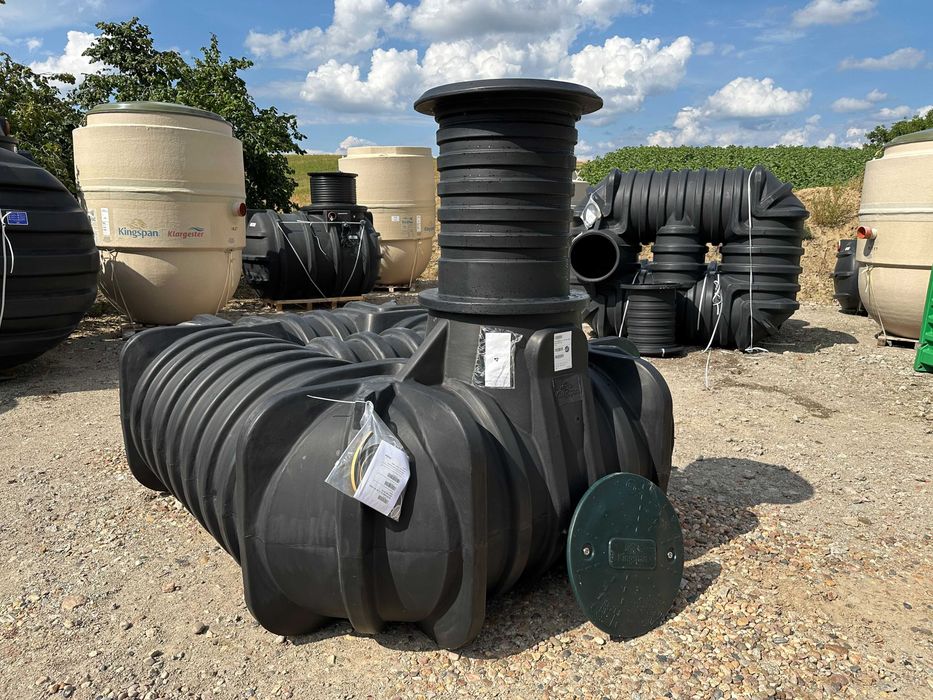 Zbiornik KINGSPAN 5000 L – płaski, trwały, idealny na każdą posesję!