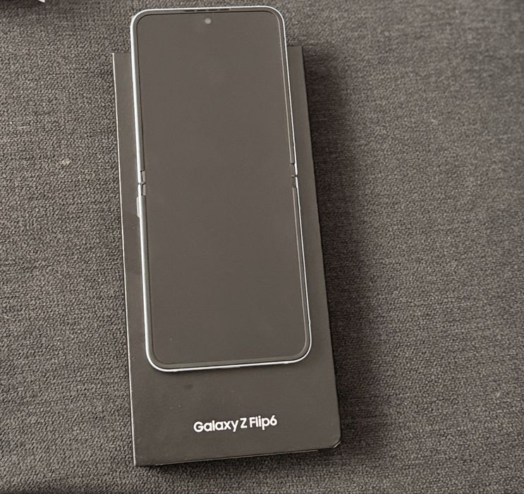 Samsung Galaxy Z Flip 6         12GB 256GB
