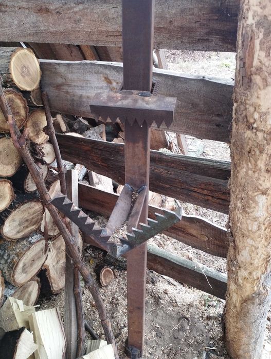 Стенд для розпиловки дров