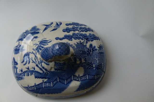 Willow-patterned serving tray with lid426076894062202884