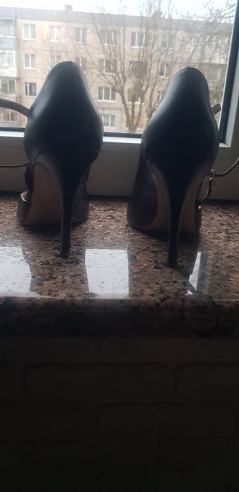 босоніжки.закриті