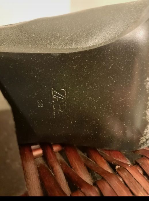 Botki dłuższe sztyblety na obcasie skóra Zara 38