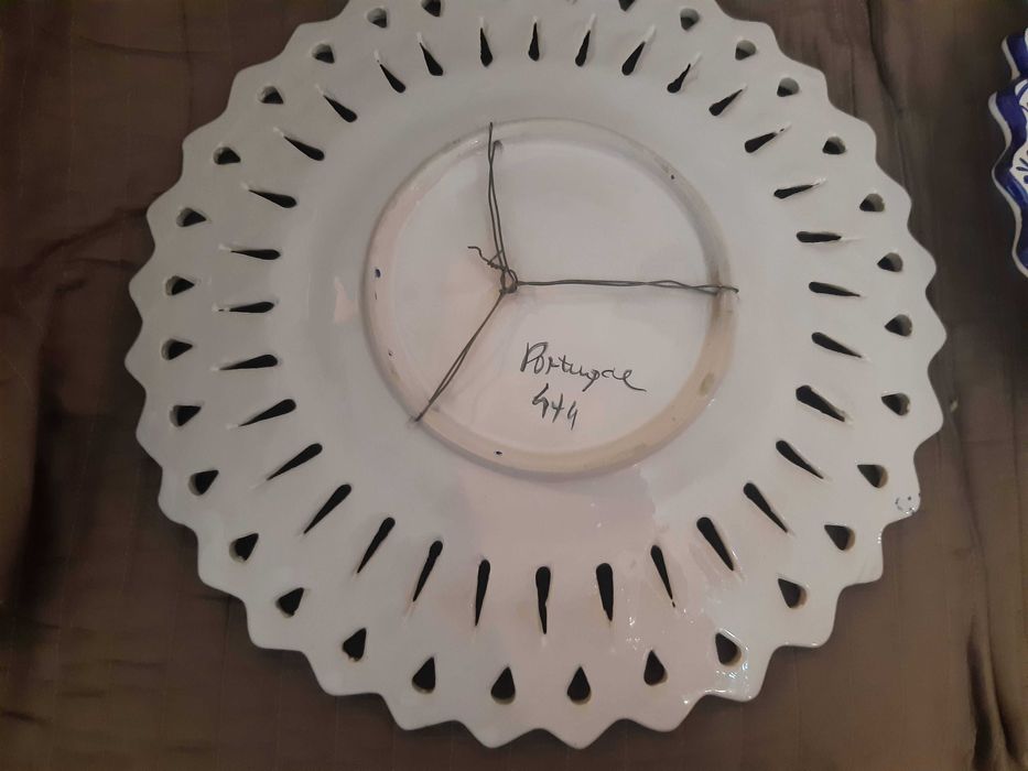 Prato decorativo porcelana Alcobaça, como novo, diâmetro 38cm