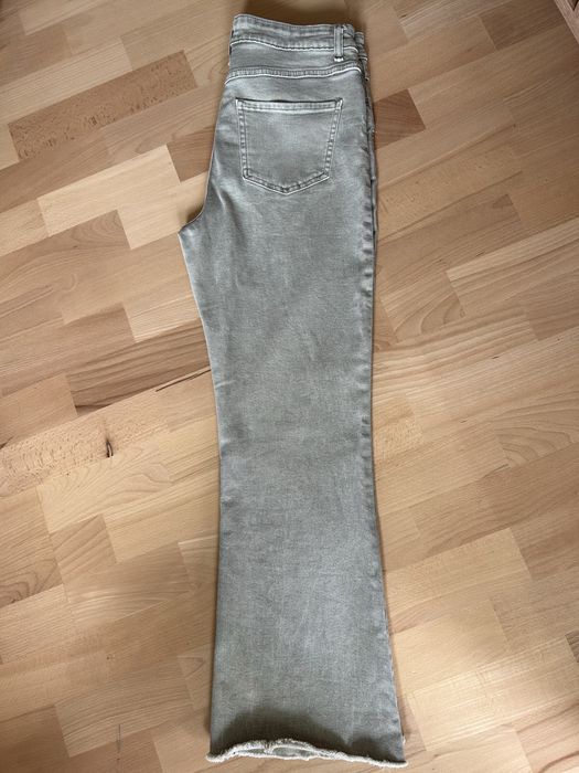 Jeansy  reserved 38