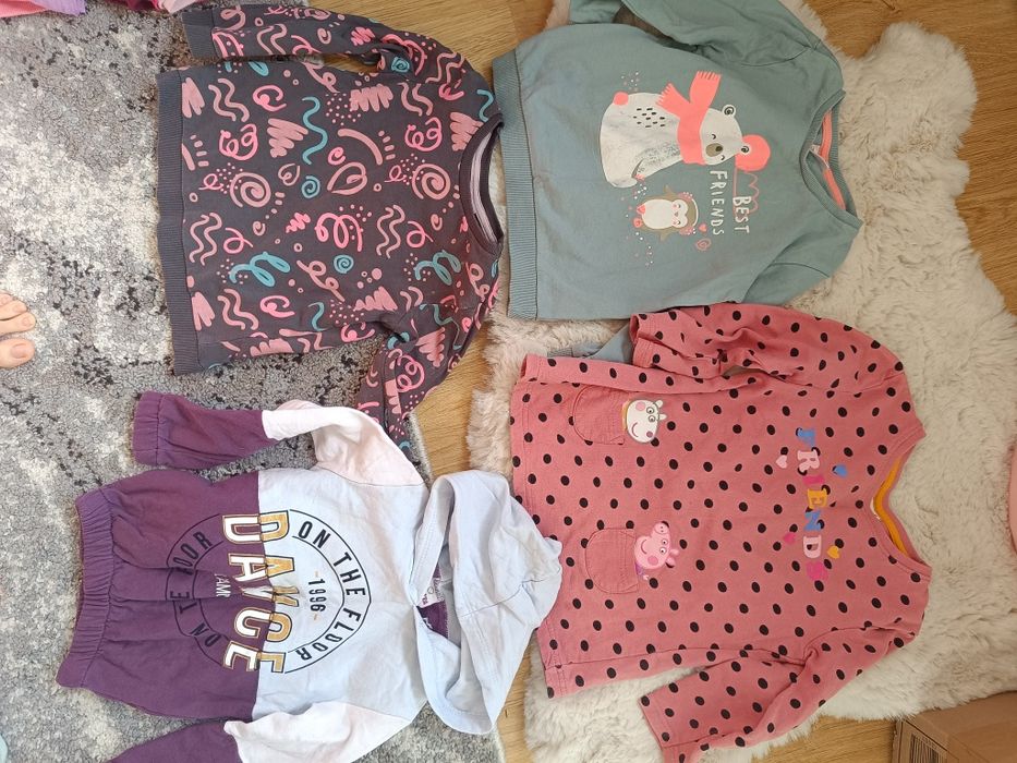 Zestaw ubrań dziewczęcych