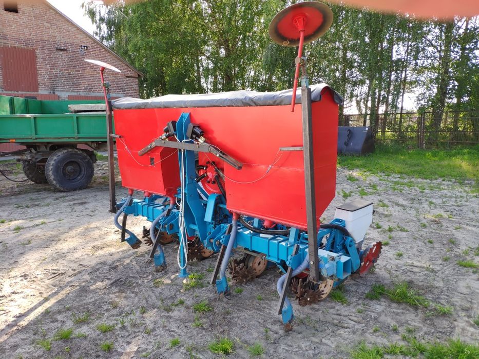 Talerzowy siewnik punktowy do kukurydzy słonecznika Monosem