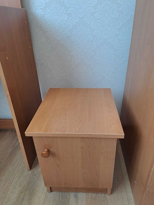 Приліжкові тумбочки