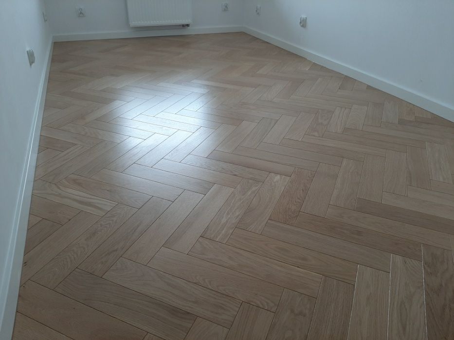 Parkiet  Dębowy LITY układany w jodełkę szer.90mm dł.400mm Dąb