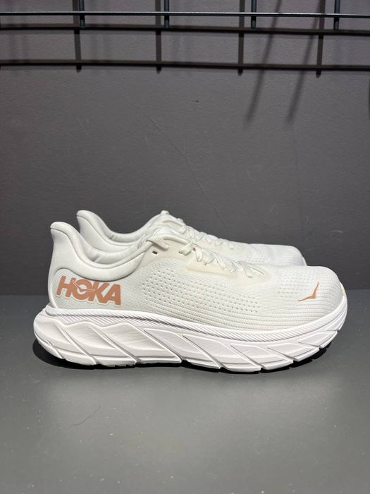 Кросівки — Hoka Arahi 7