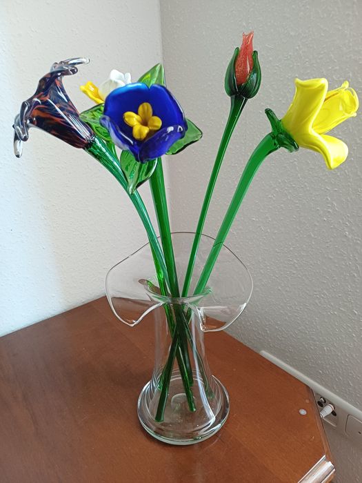 Цветы из цветного стекла винтаж Западная Европа