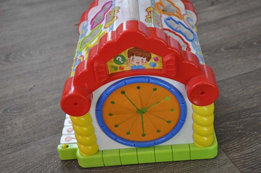 Domek edukacyjny z melodyjką pianinko klocki sorter