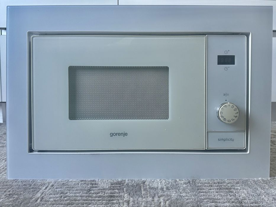 Вбудована мікрохвильова піч Gorenje BM6240SY2W на запчастини