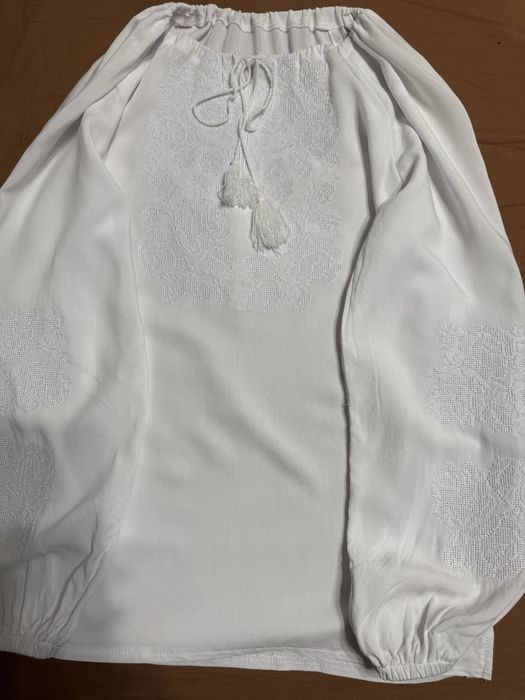 Продам вишиванку для дівчинки