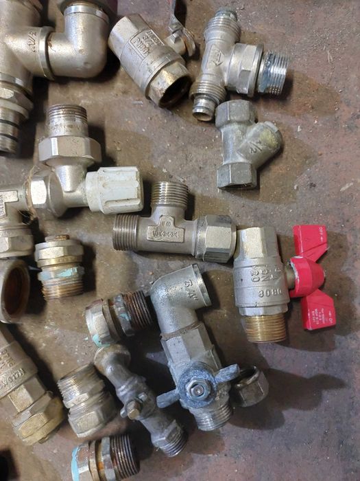 продам фитинг водопроводный