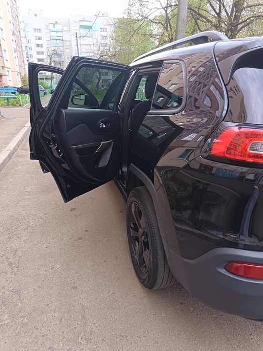 Продам Jeep Cherokee