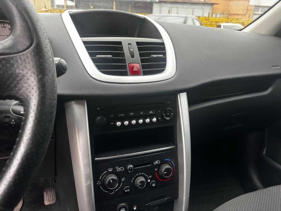 Продам Пежо 207 2012