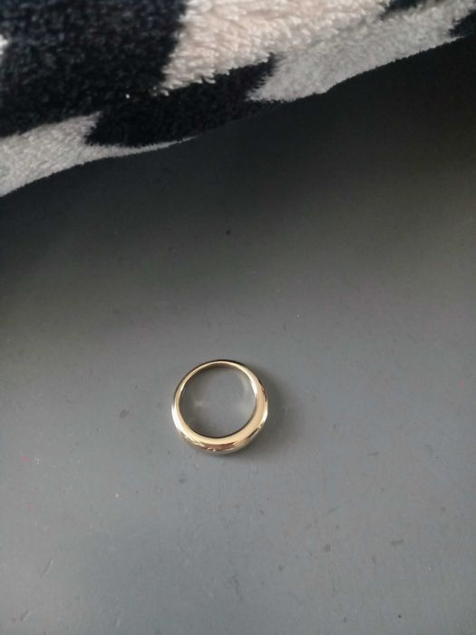 Pierścionek nieregularna obrączka